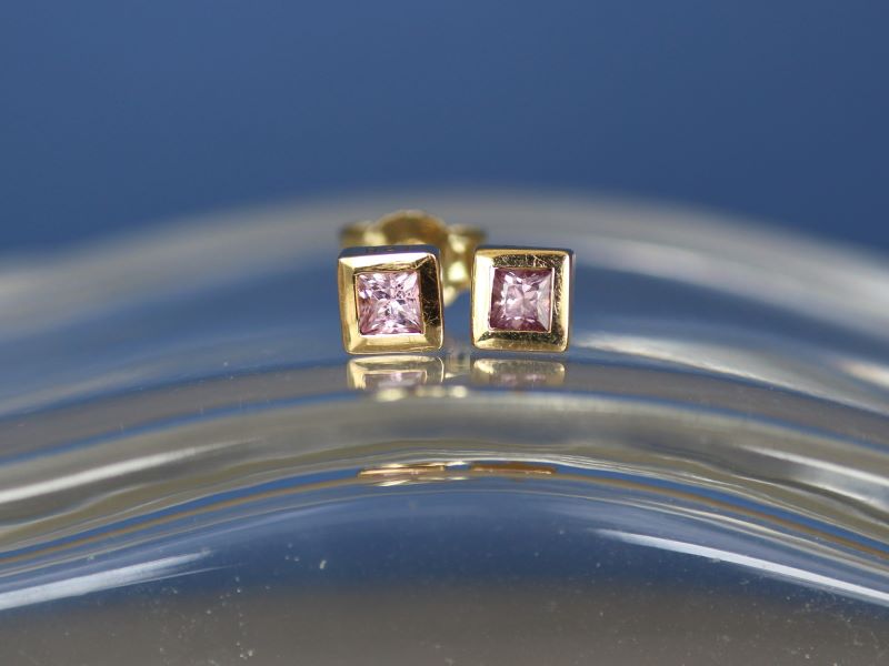 Ohrringe-QU-Gold-Safir-rose